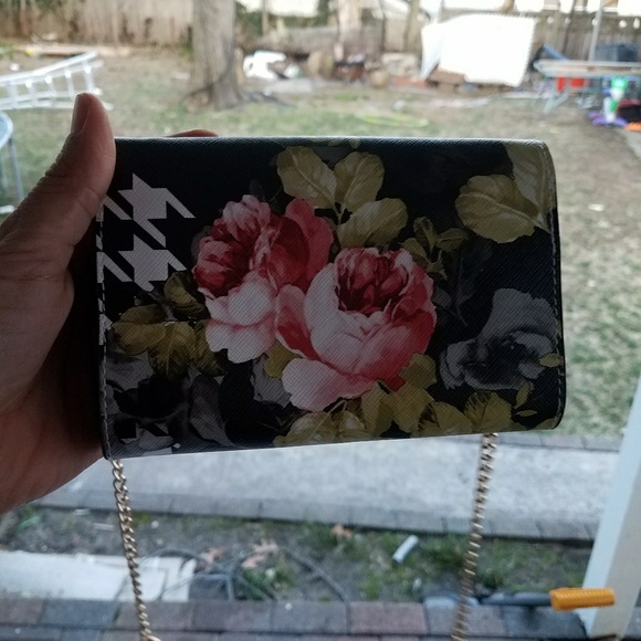SOLD!! Nwot Floral crossbody - Picture 3 of 5
